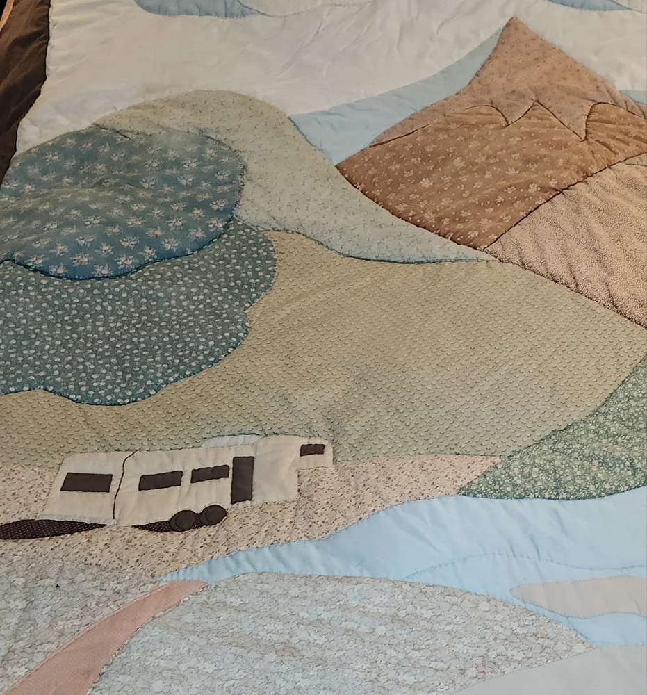 Vintage Patchwork Scenic Hand Quilted Blanket Bedspread